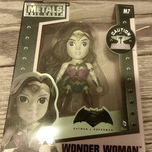 Wonder Woman die cast metal figurine
